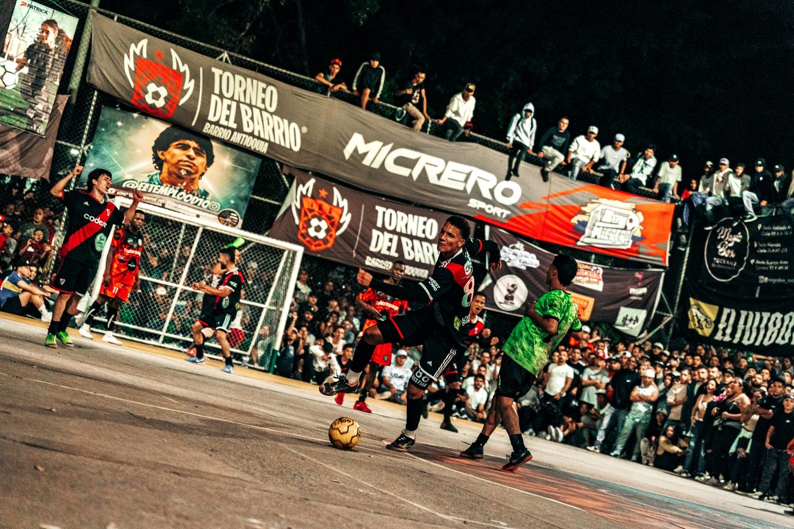 Acción de un partido del Torneo del Barrio